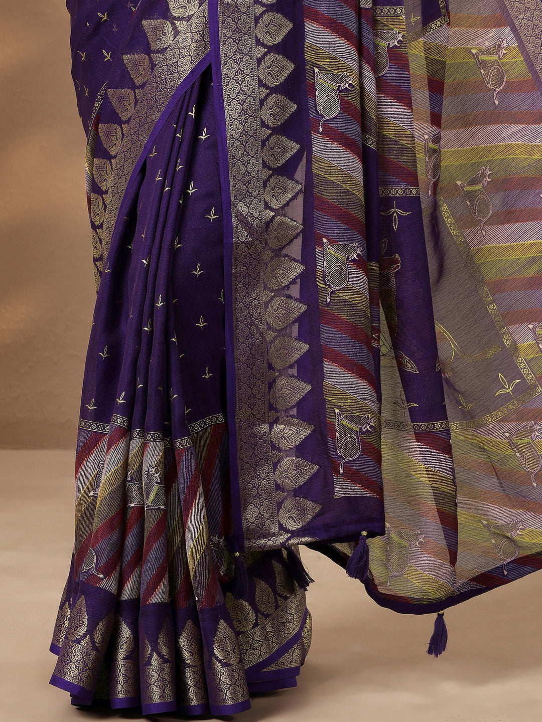 Purple Printed Silk Blend Saree With Unstitched Blouse Piece