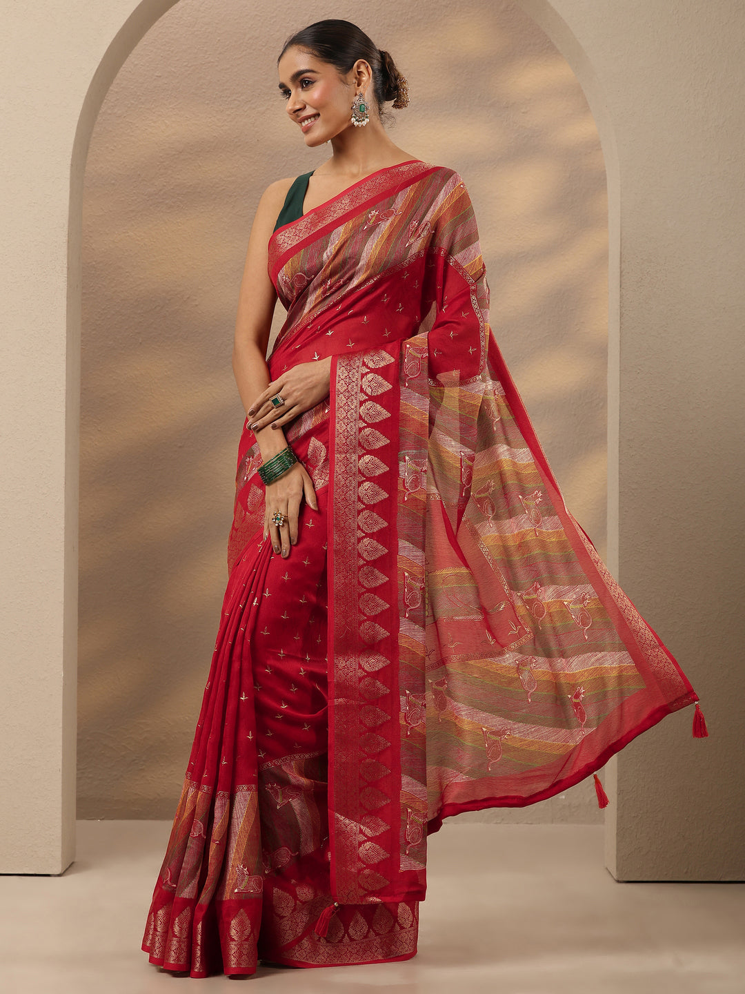 Red Printed Silk Blend Saree With Unstitched Blouse Piece