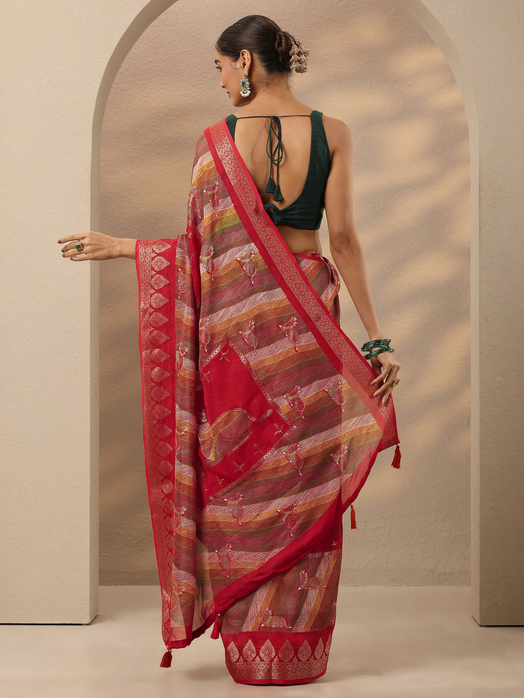 Red Printed Silk Blend Saree With Unstitched Blouse Piece