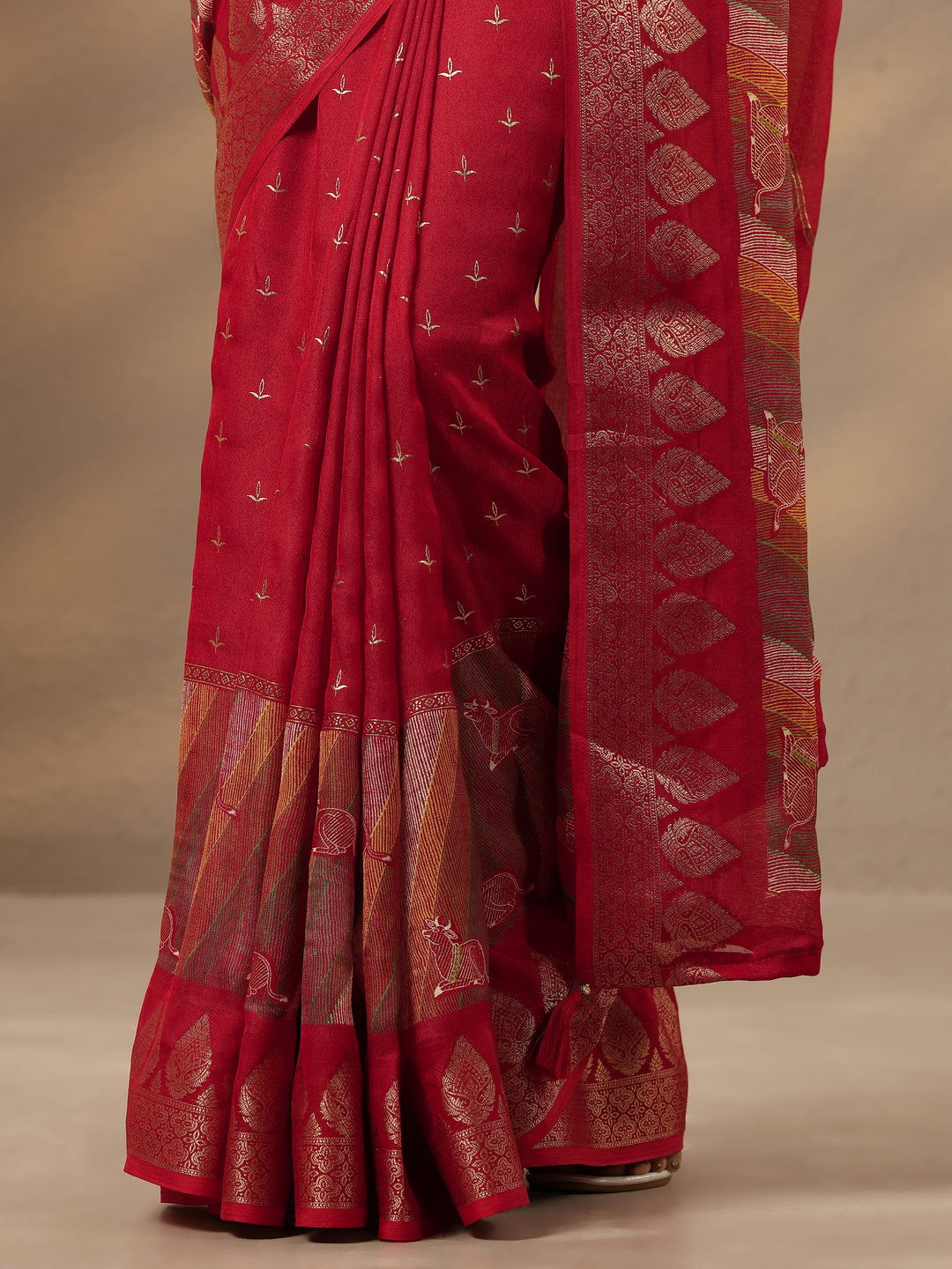 Red Printed Silk Blend Saree With Unstitched Blouse Piece