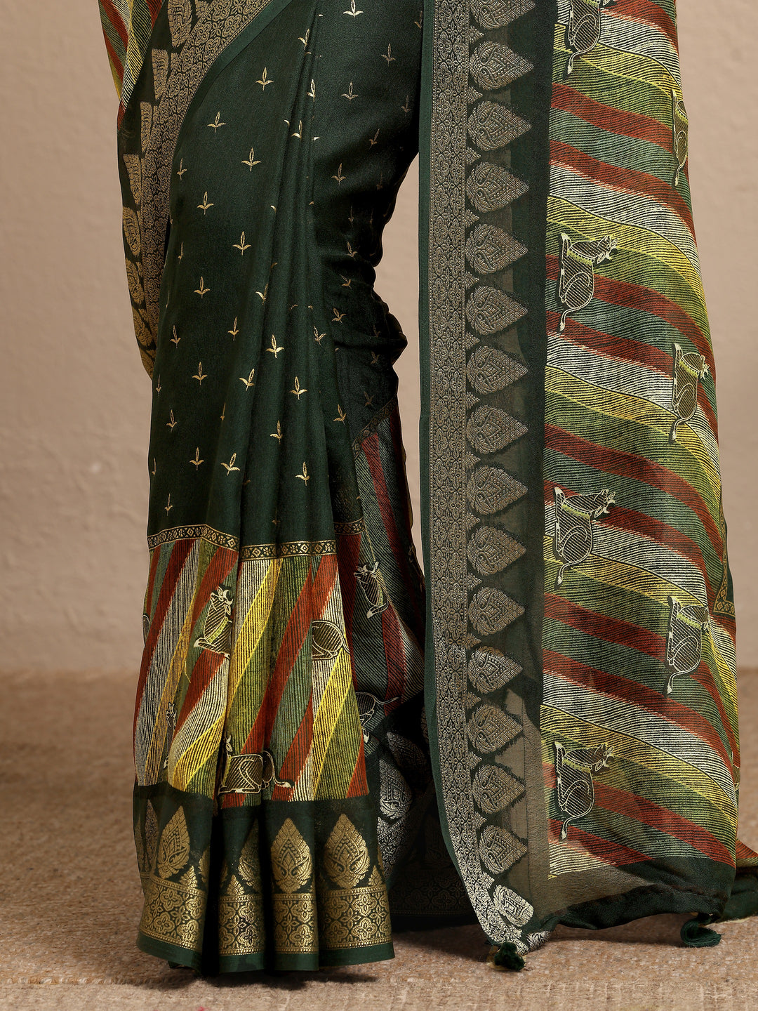 Green Printed Silk Blend Saree With Unstitched Blouse Piece