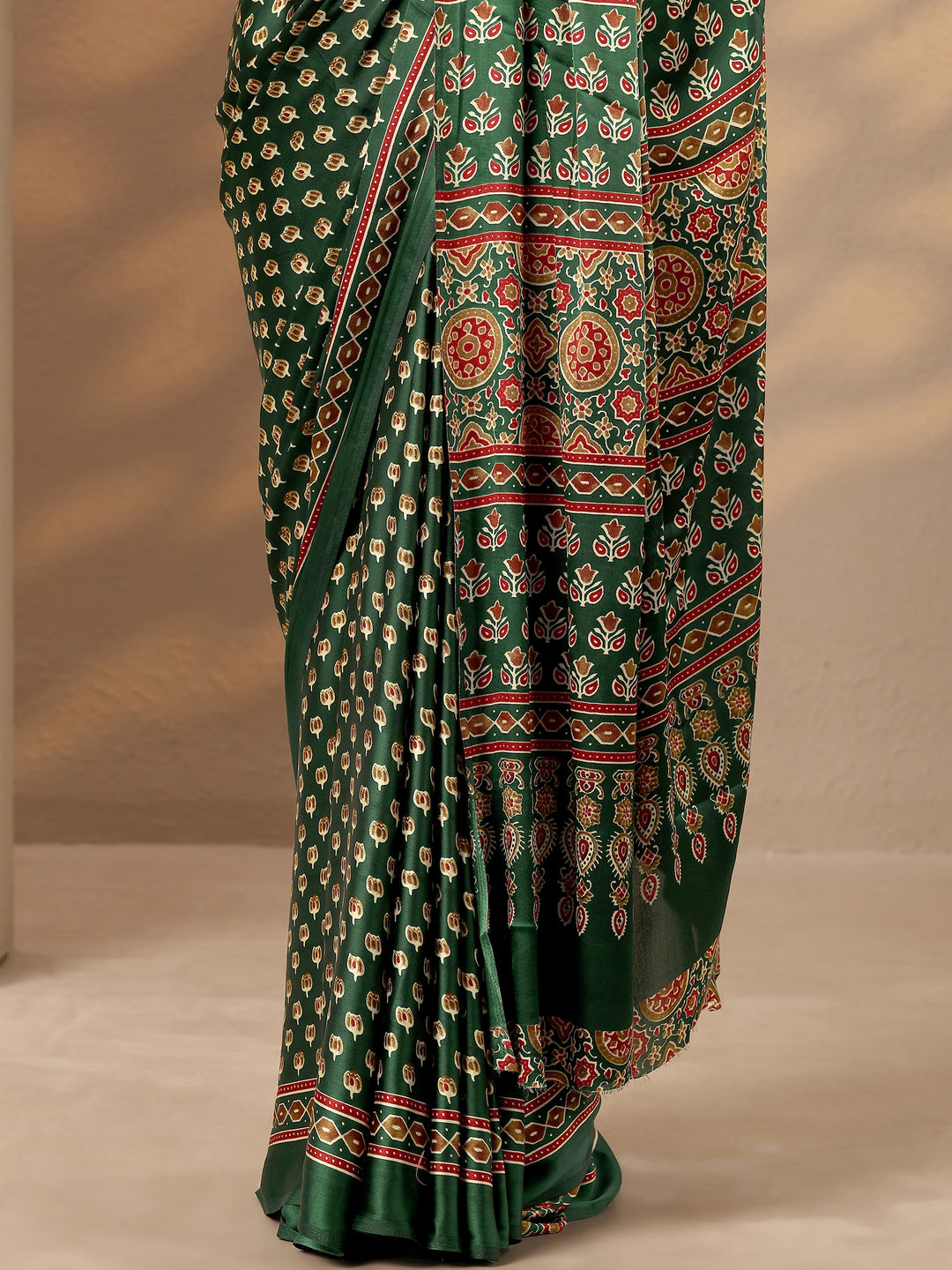 Green Printed Satin Saree With Unstitched Blouse Piece