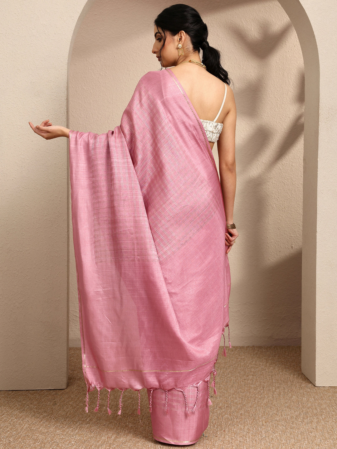 Pink Embellished Silk Blend Saree With Unstitched Blouse Piece