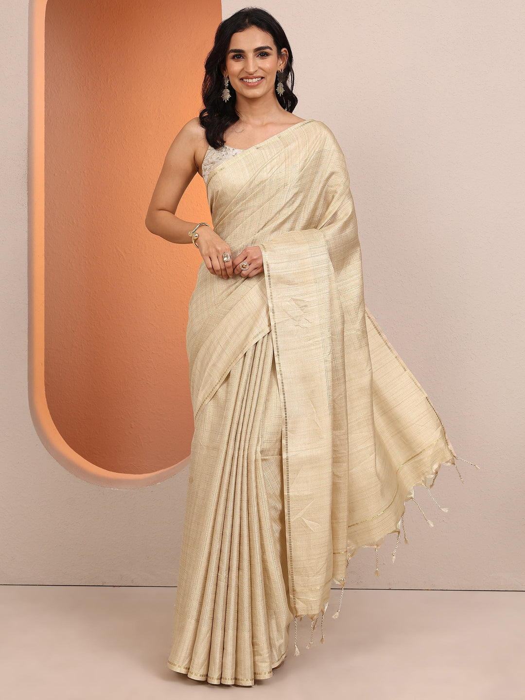 Gold Embellished Silk Blend Saree With Unstitched Blouse Piece
