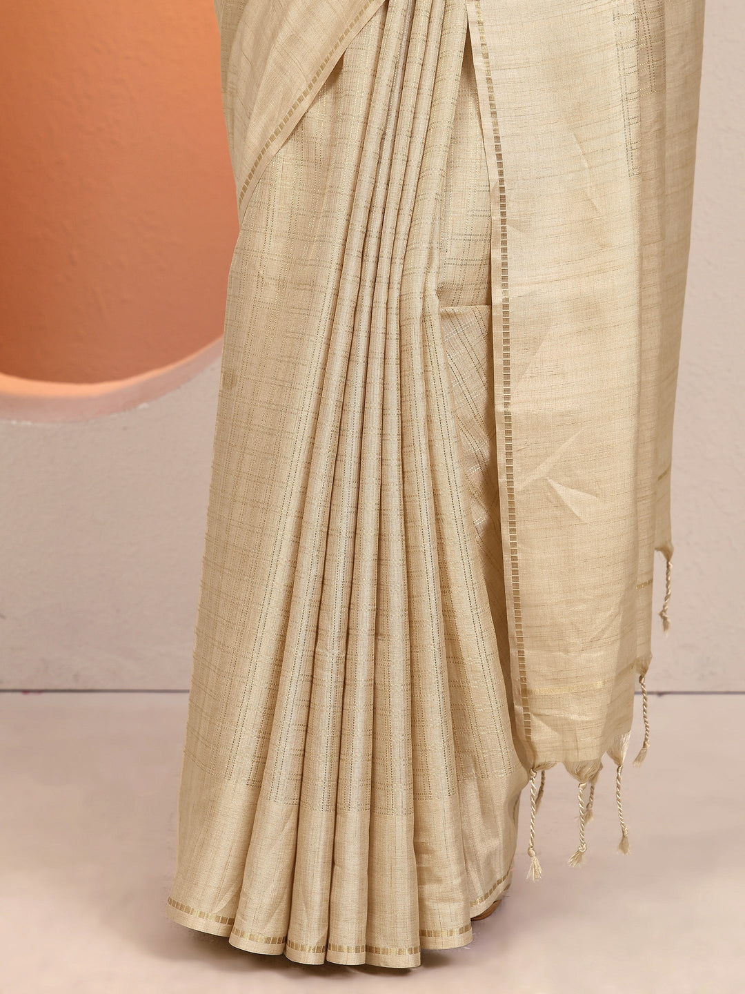 Gold Embellished Silk Blend Saree With Unstitched Blouse Piece