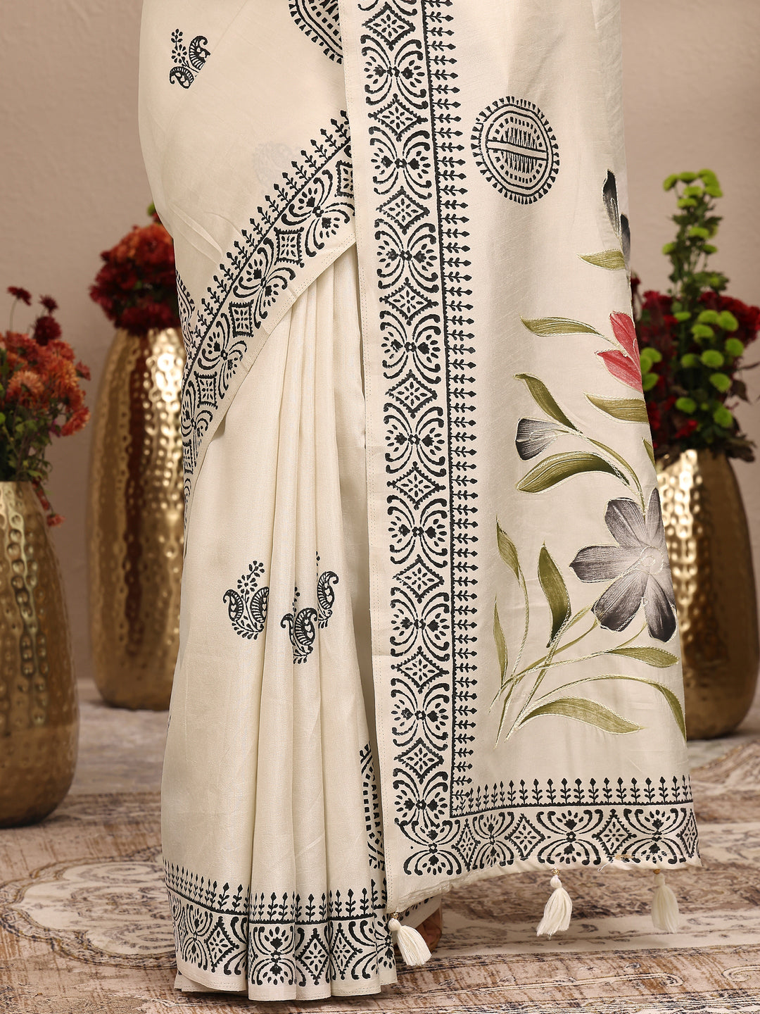 Off White Printed Silk Blend Saree With Unstitched Blouse Piece
