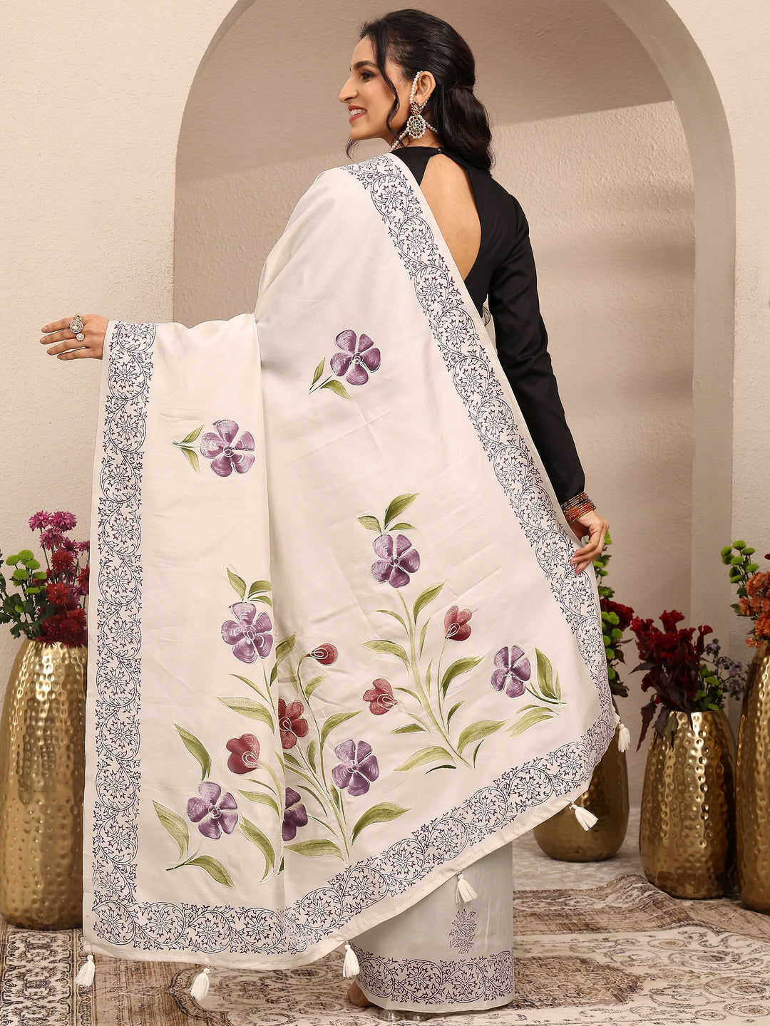Off White Printed Silk Blend Saree With Unstitched Blouse Piece