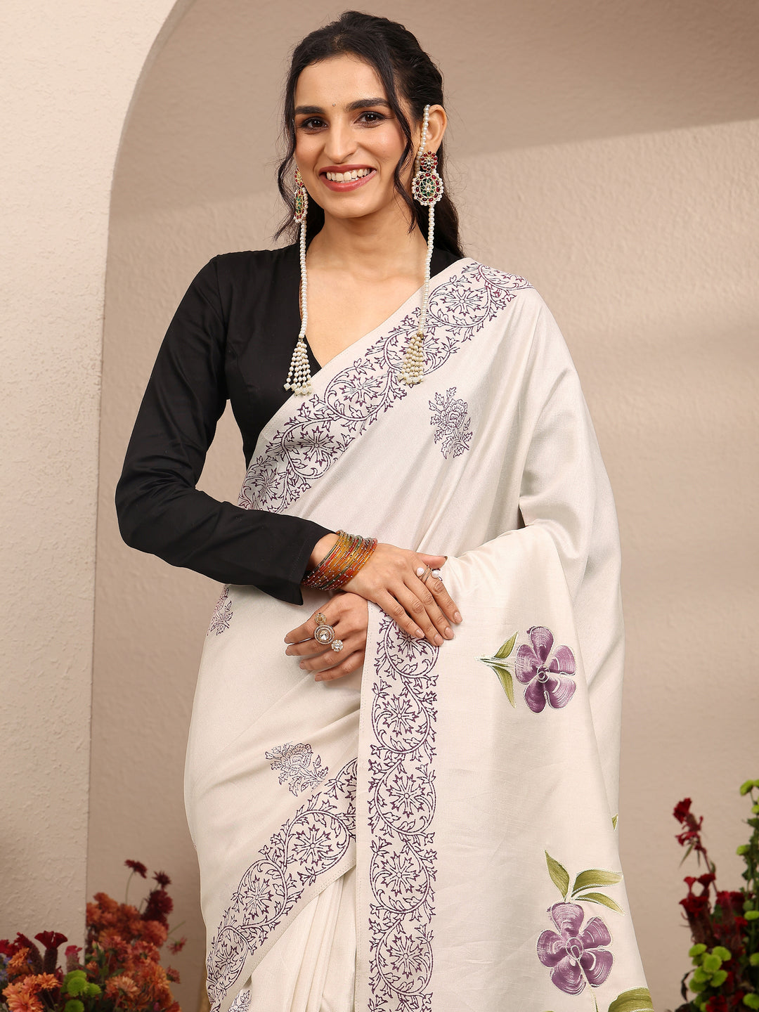 Off White Printed Silk Blend Saree With Unstitched Blouse Piece