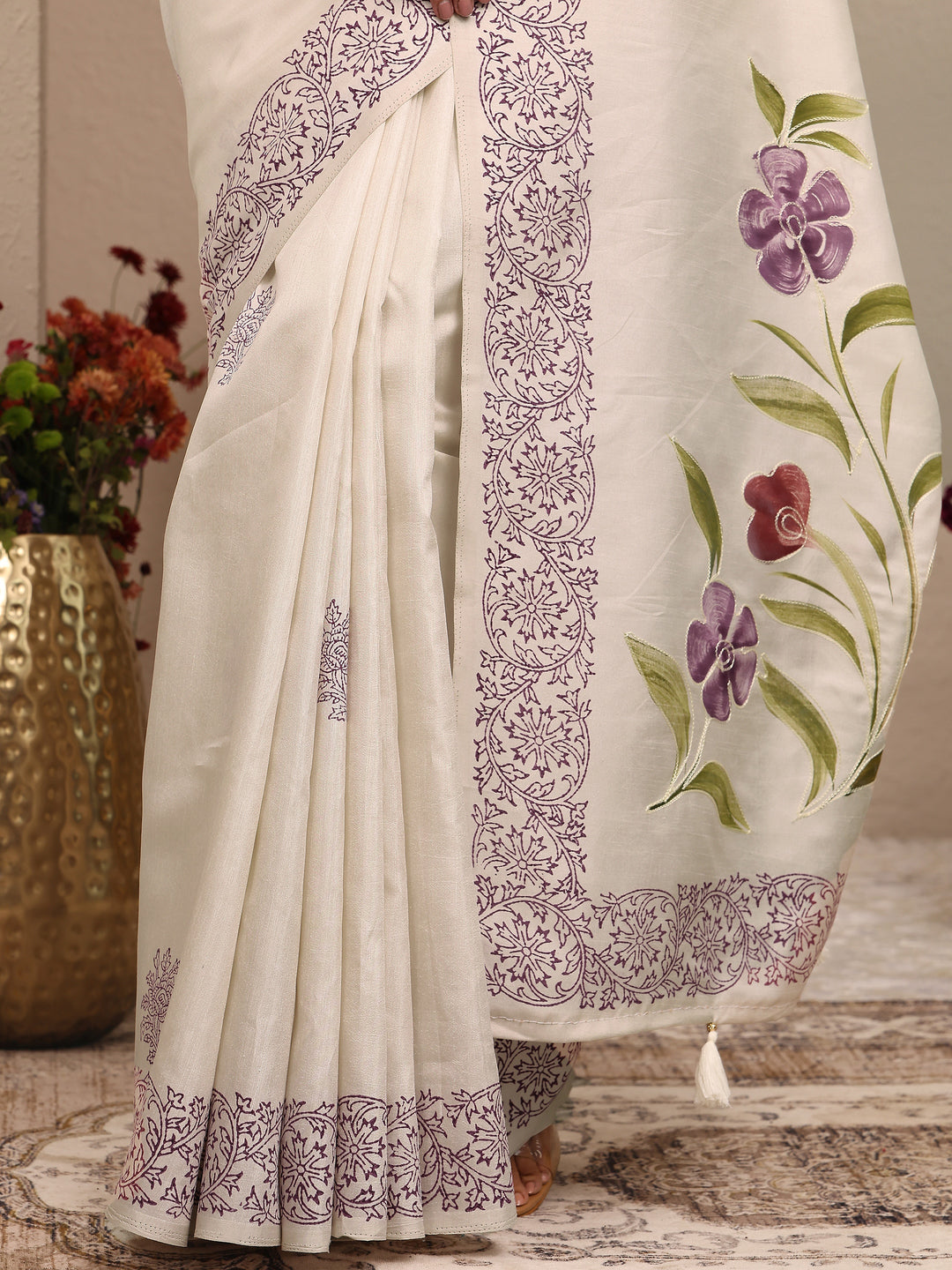 Off White Printed Silk Blend Saree With Unstitched Blouse Piece