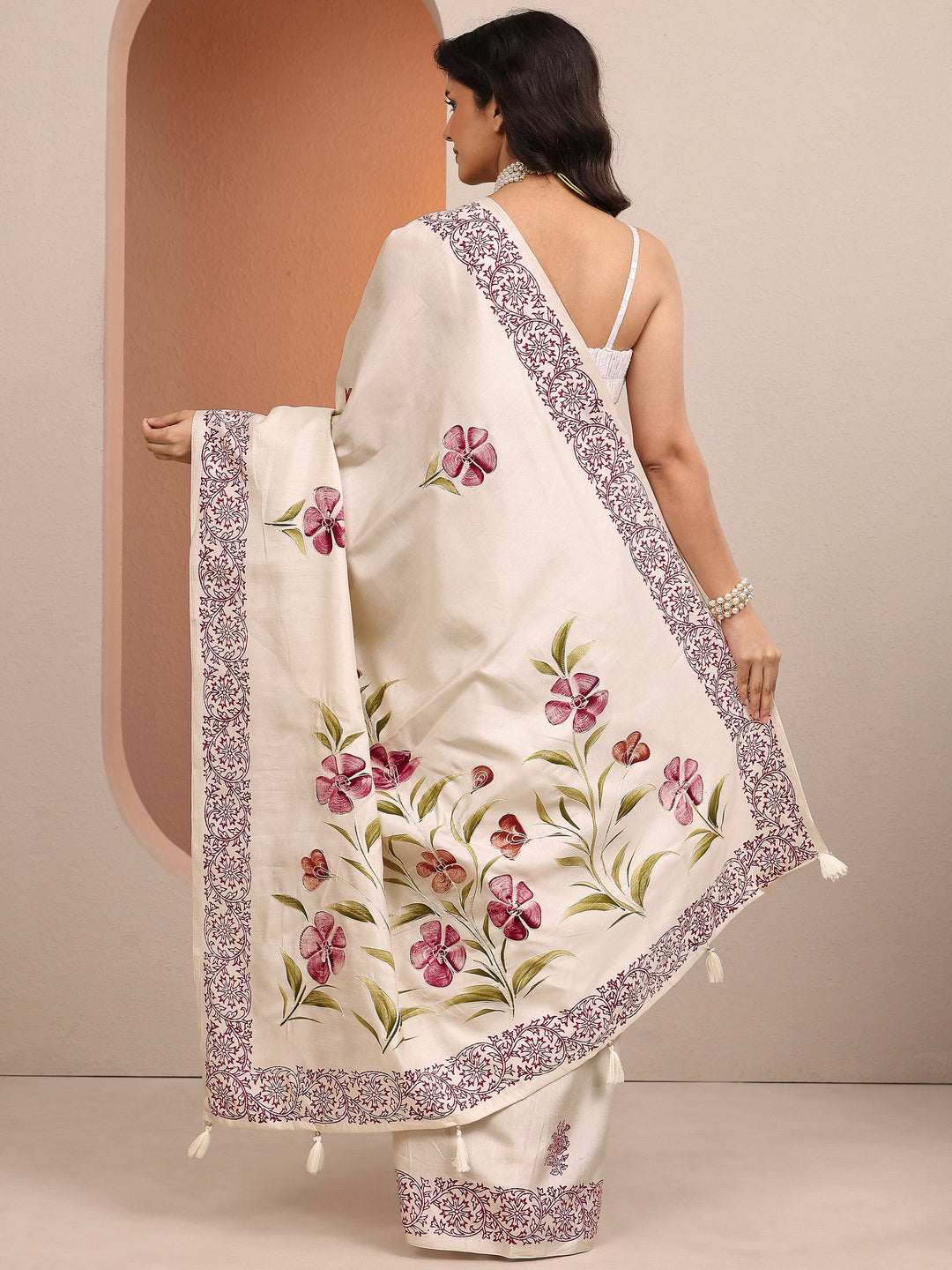 Off White Printed Silk Blend Saree With Unstitched Blouse Piece