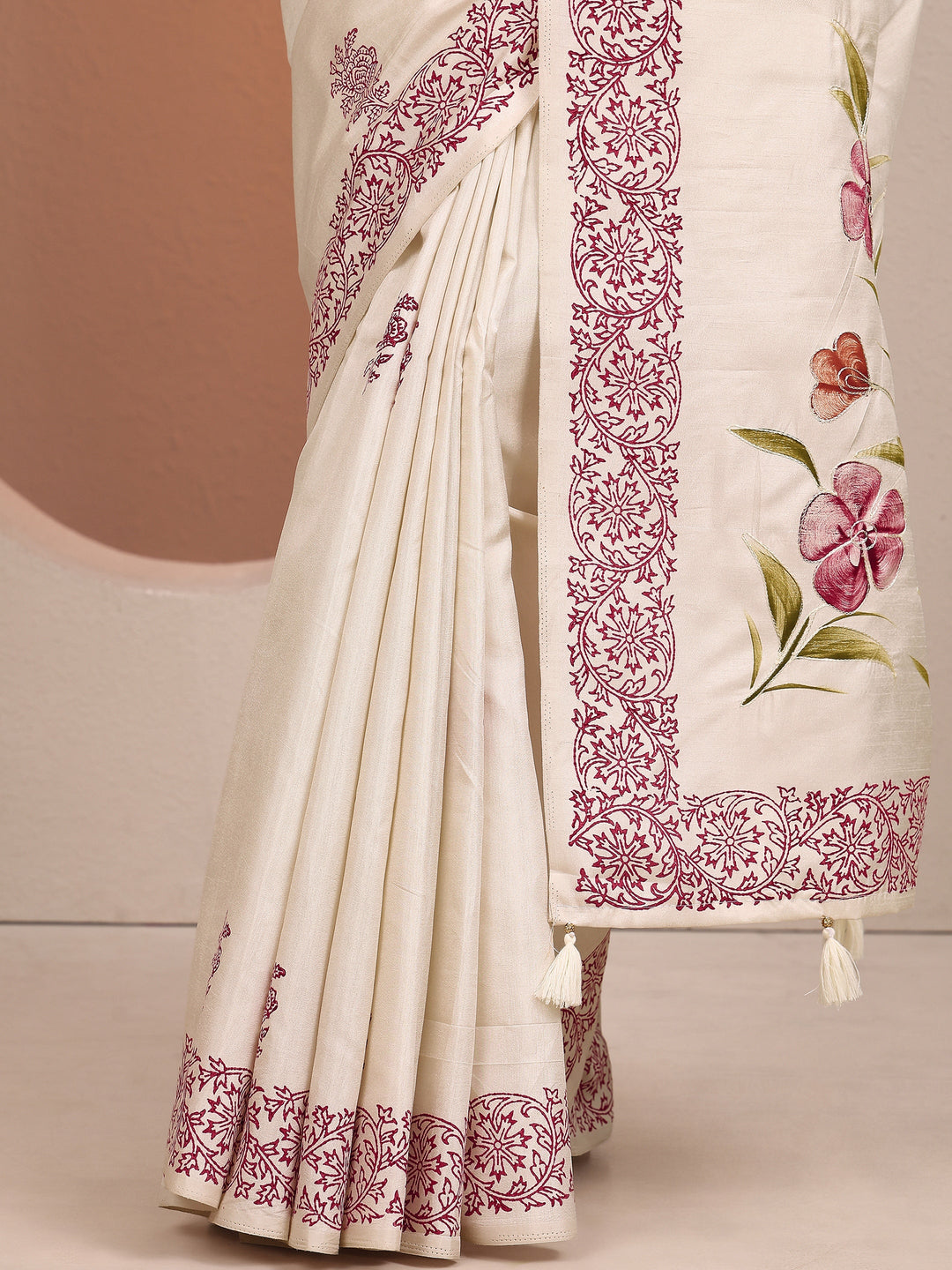 Off White Printed Silk Blend Saree With Unstitched Blouse Piece