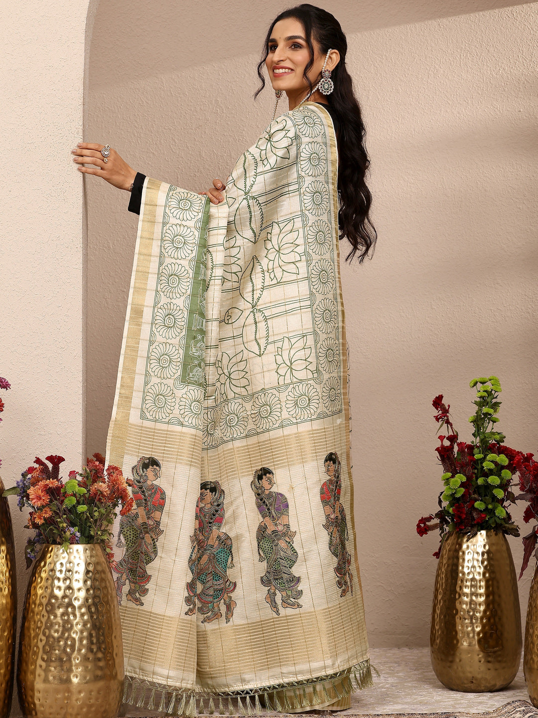 Cream Tribal Printed Silk Blend Saree With Unstitched Blouse Piece