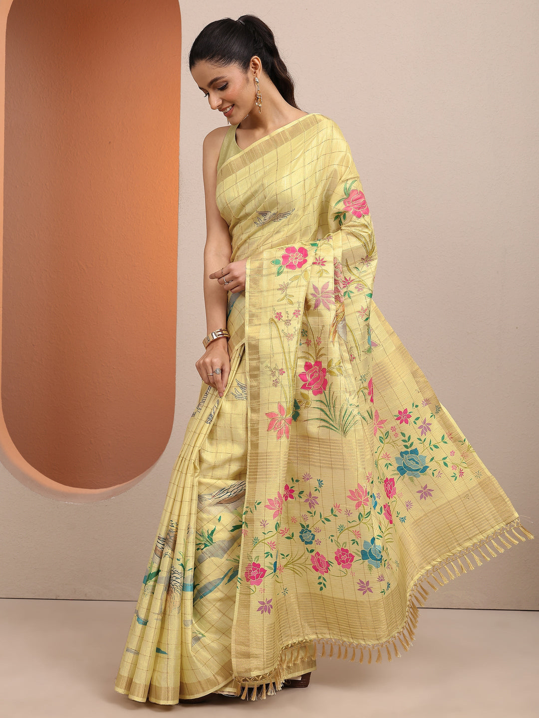 Gold Embroidered Silk Blend Saree With Unstitched Blouse Piece