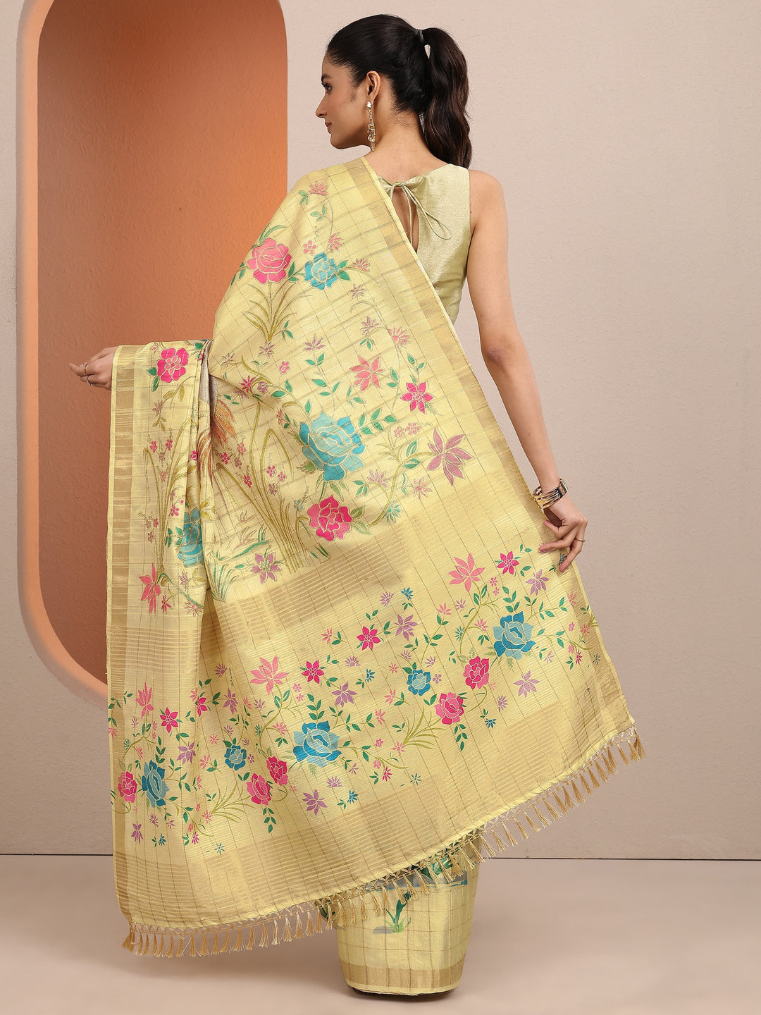Gold Embroidered Silk Blend Saree With Unstitched Blouse Piece