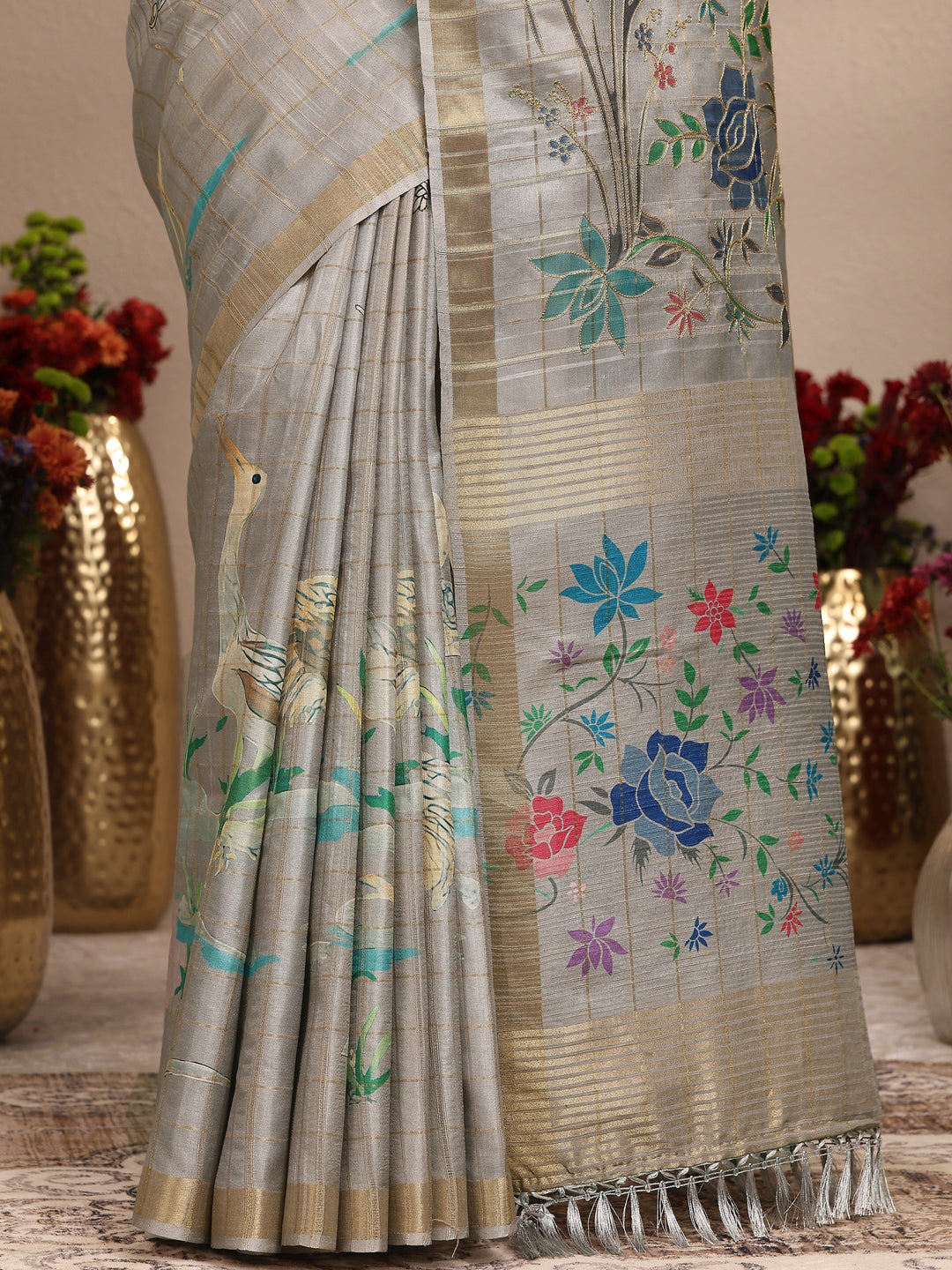 Grey Embroidered Silk Blend Saree With Unstitched Blouse Piece