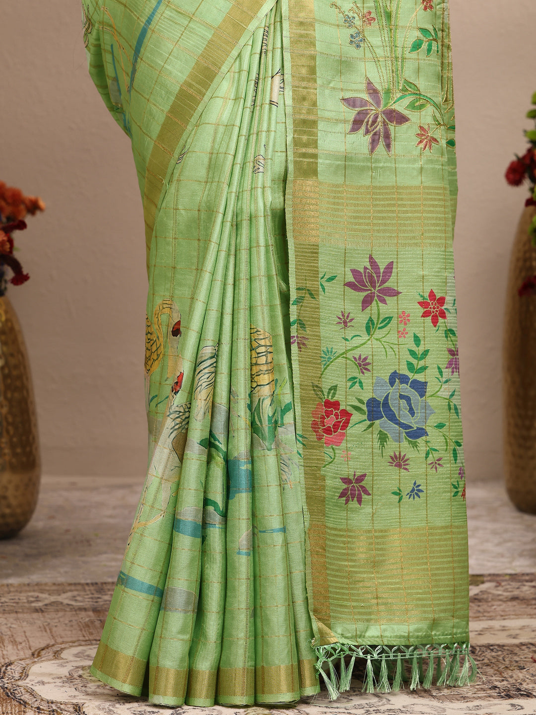 Green Embroidered Silk Blend Saree With Unstitched Blouse Piece