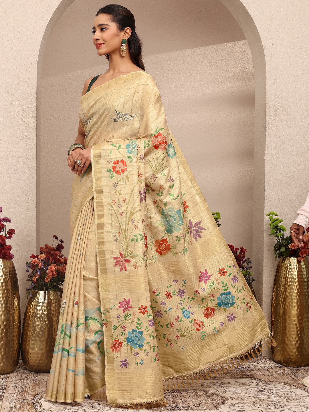 Gold Embroidered Silk Blend Saree With Unstitched Blouse Piece