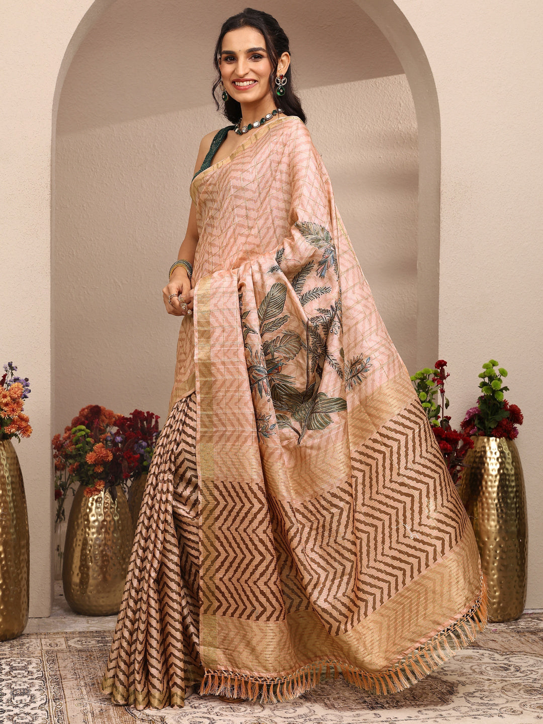 Peach Embroidered Silk Blend Saree With Unstitched Blouse Piece