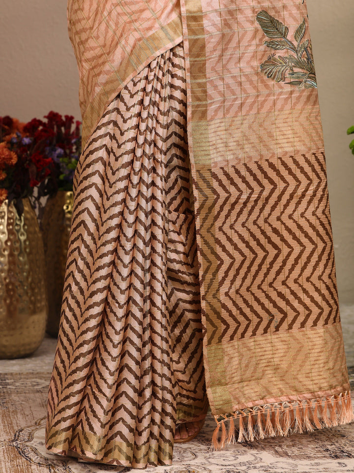 Peach Embroidered Silk Blend Saree With Unstitched Blouse Piece