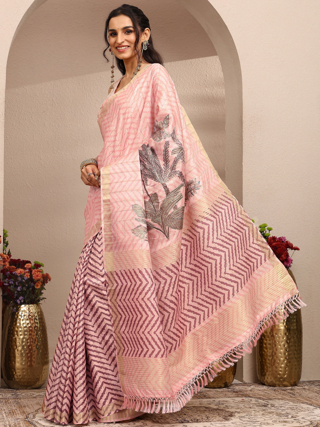 Peach Embroidered Silk Blend Saree With Unstitched Blouse Piece