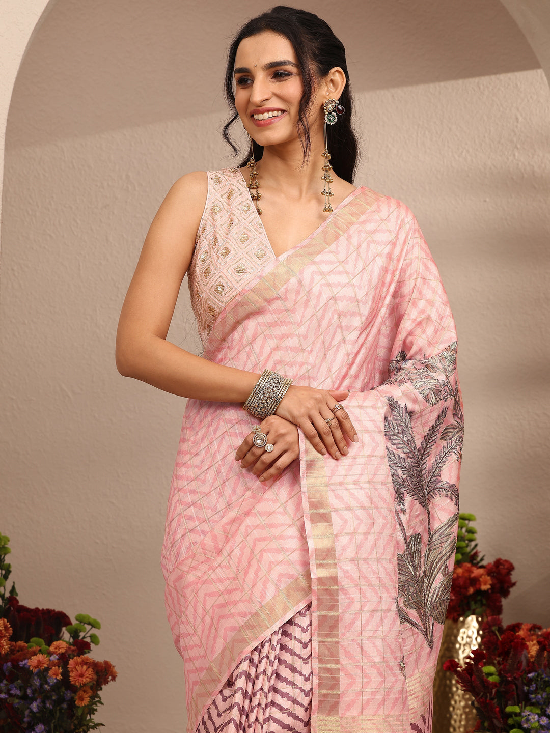 Peach Embroidered Silk Blend Saree With Unstitched Blouse Piece