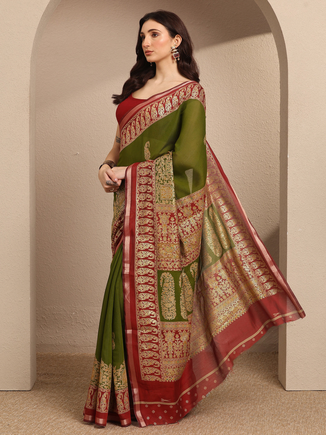Green Paisley Woven Design Banarsi Silk Blend Saree With Unstitched Blouse Piece