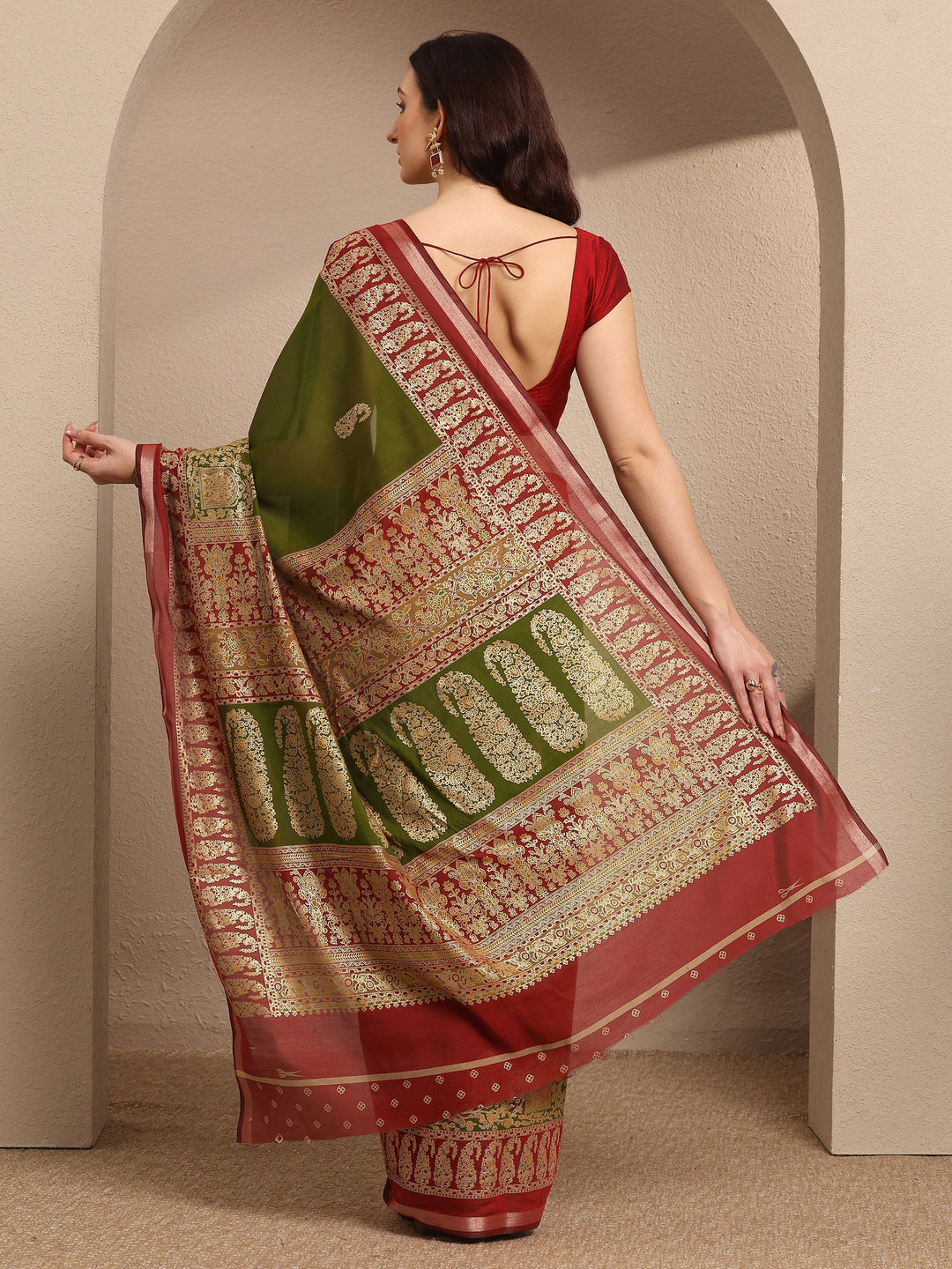 Green Paisley Woven Design Banarsi Silk Blend Saree With Unstitched Blouse Piece