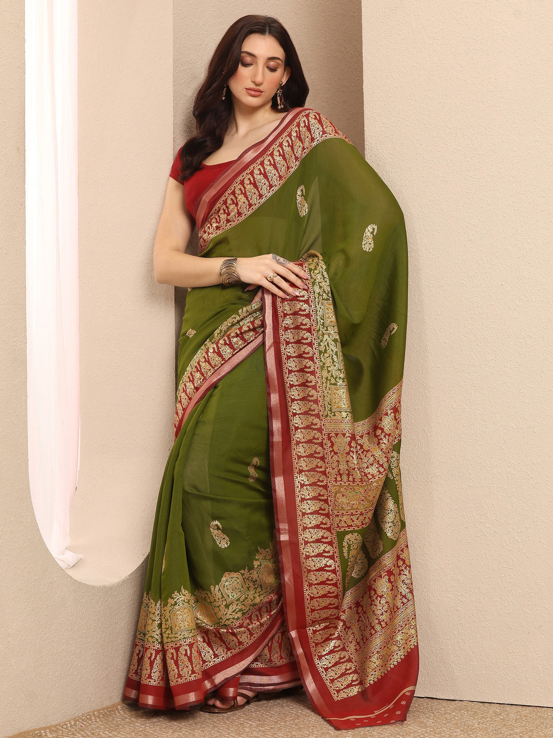 Green Paisley Woven Design Banarsi Silk Blend Saree With Unstitched Blouse Piece