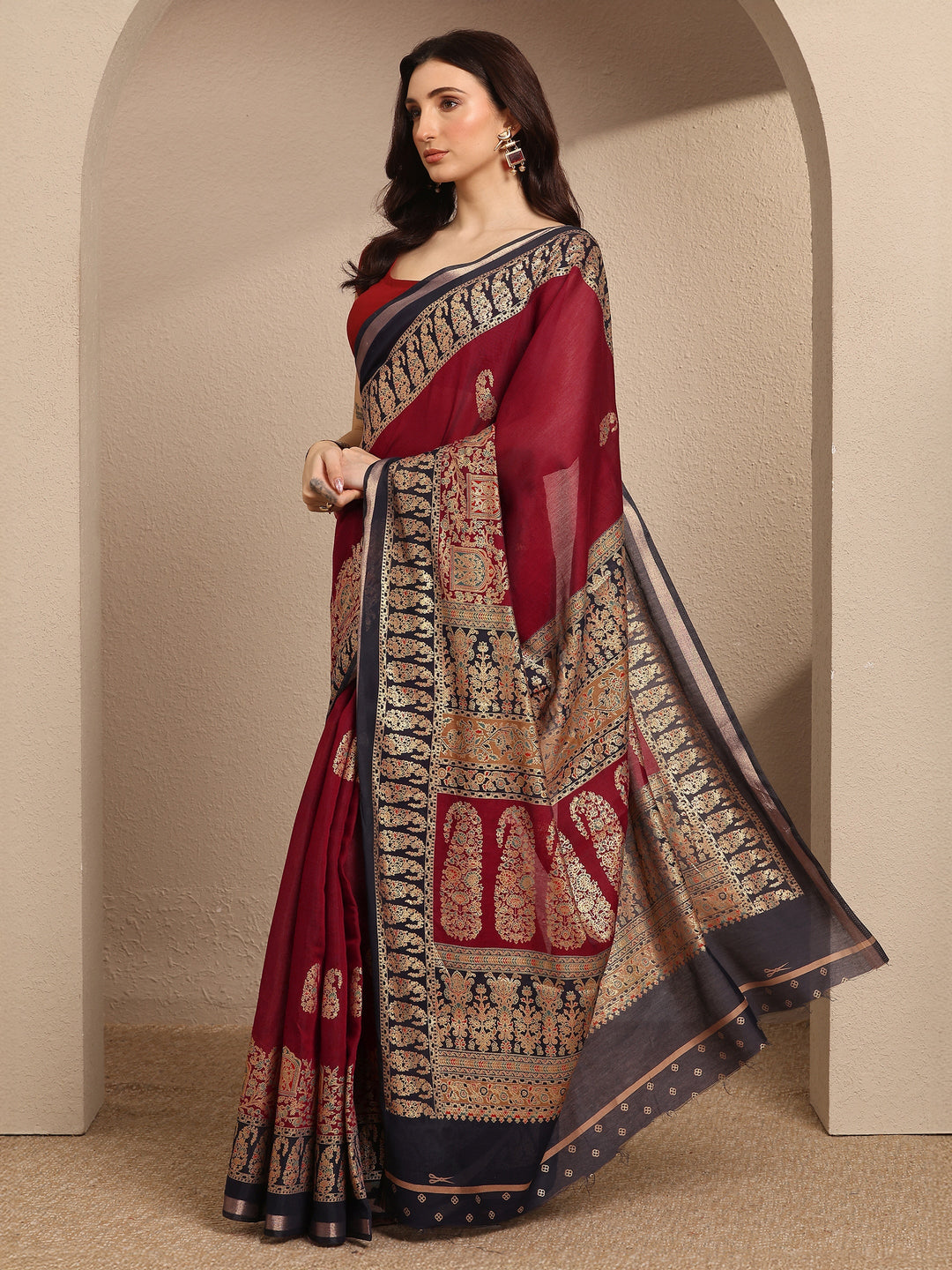 Maroon Paisley Woven Design Banarsi Silk Blend Saree With Unstitched Blouse Piece