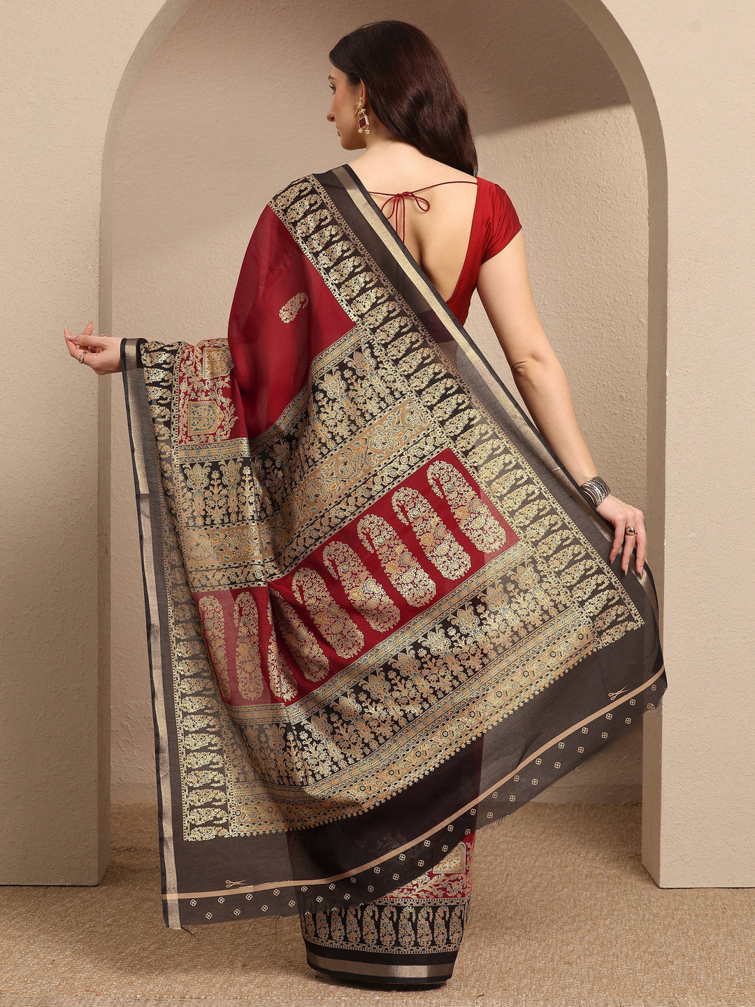 Red Paisley Woven Design Banarsi Silk Blend Saree With Unstitched Blouse Piece