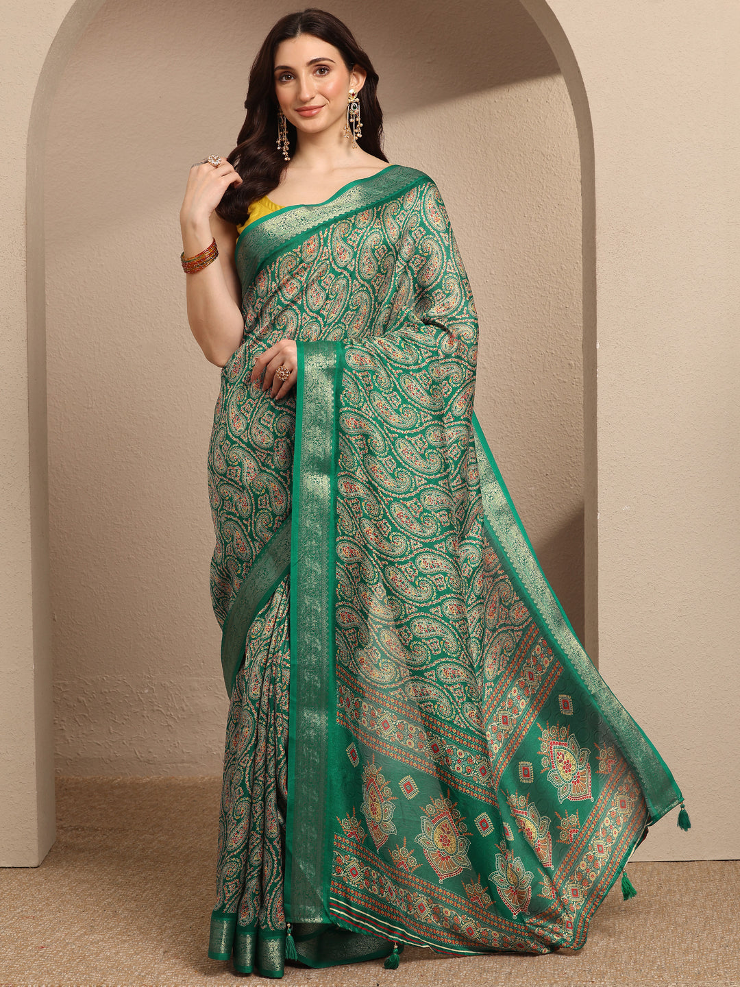Green Paisley Printed Silk Blend Saree With Unstitched Blouse Piece