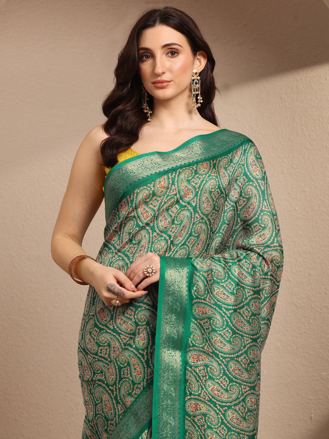 Green Paisley Printed Silk Blend Saree With Unstitched Blouse Piece