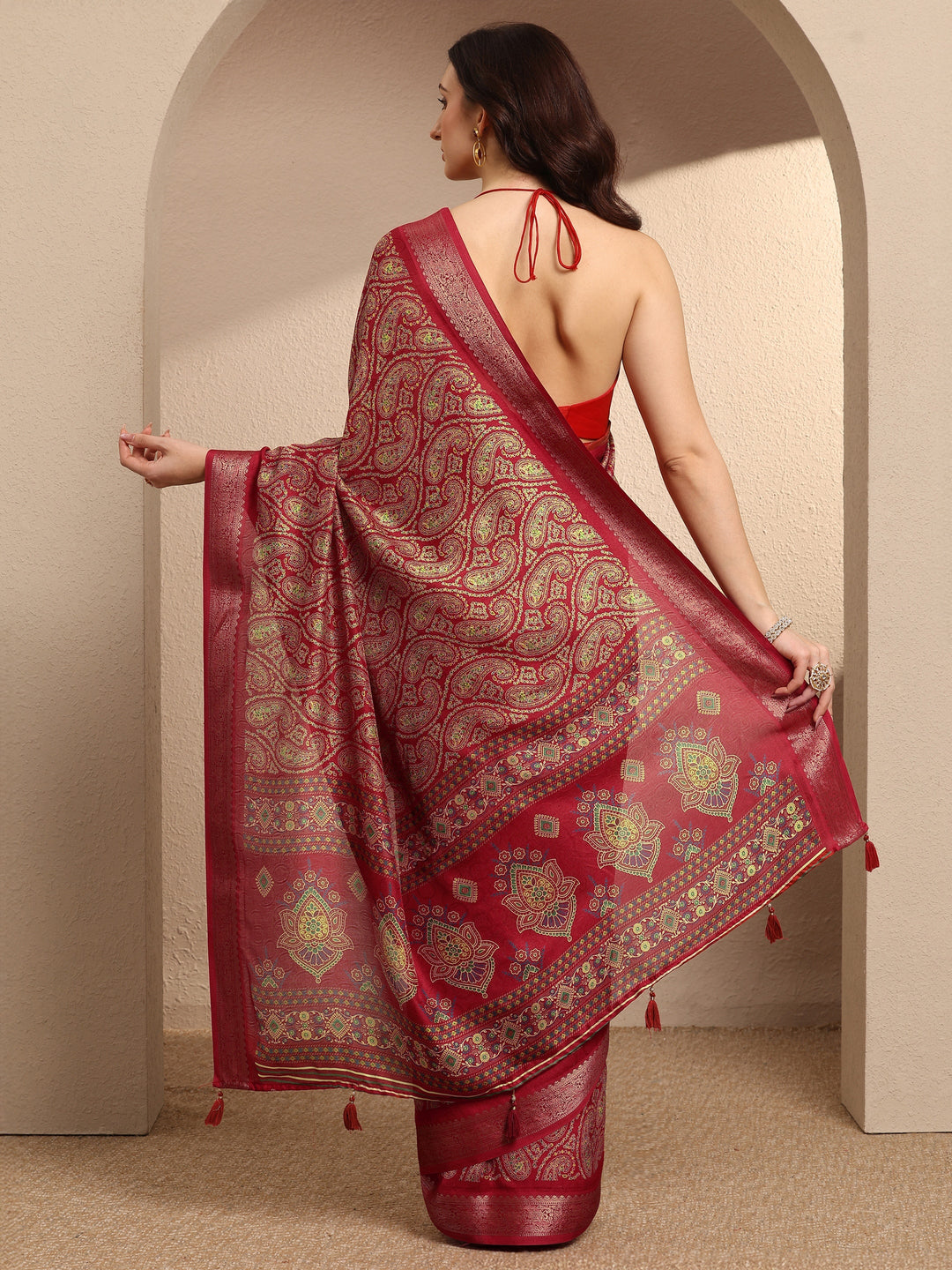 Red Paisley Printed Silk Blend Saree With Unstitched Blouse Piece