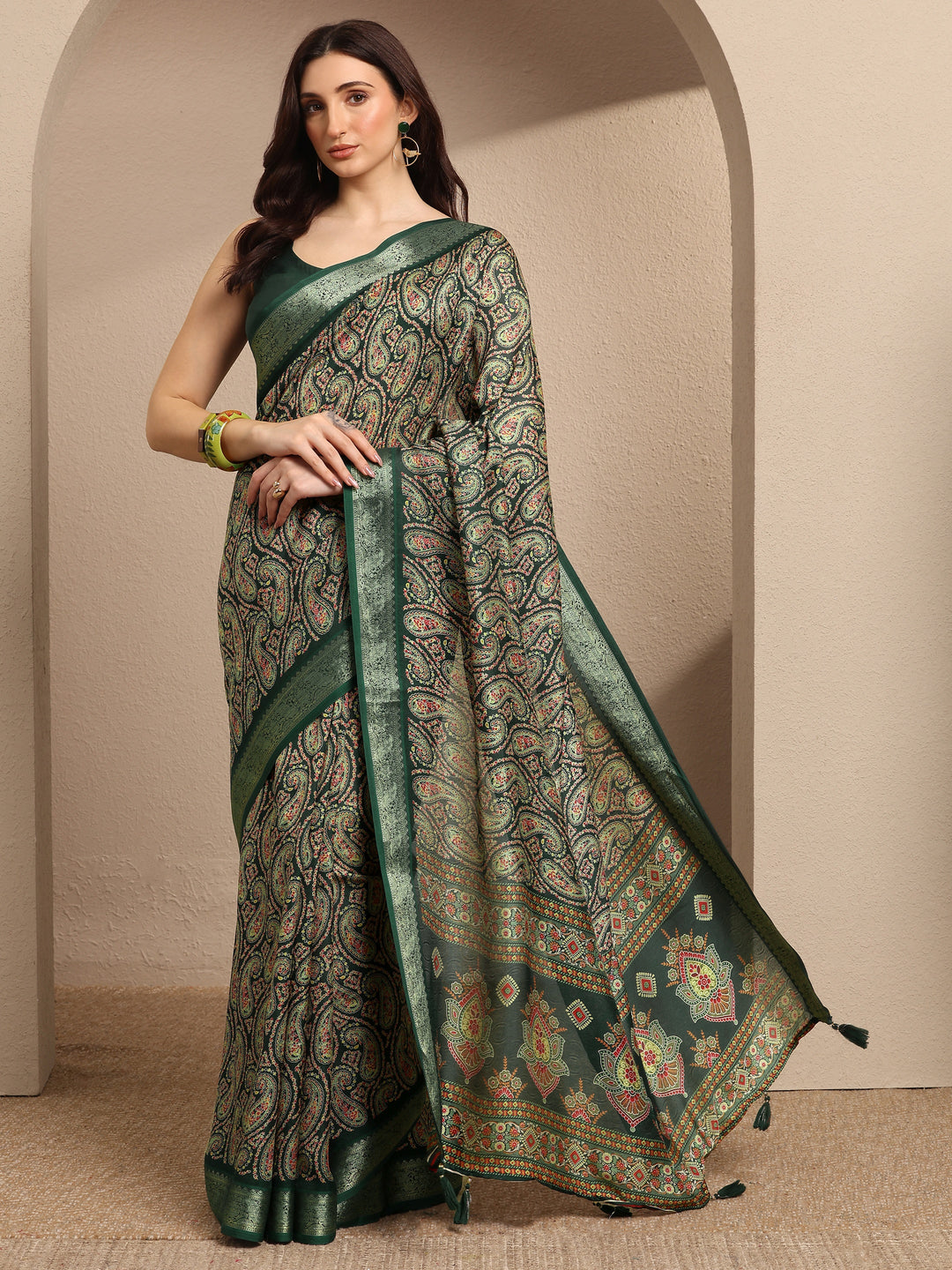 Green Paisley Printed Silk Blend Saree With Unstitched Blouse Piece