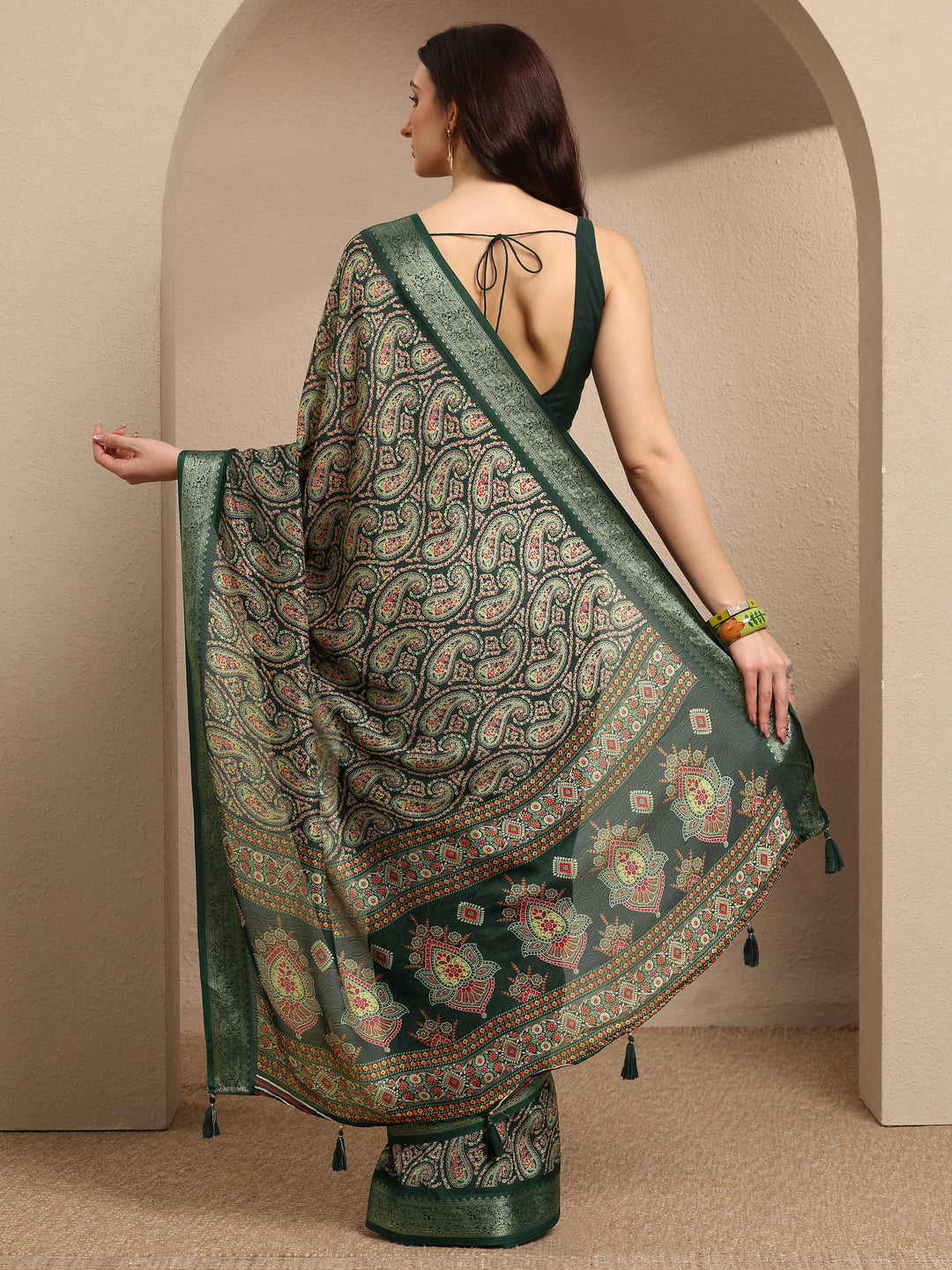 Green Paisley Printed Silk Blend Saree With Unstitched Blouse Piece