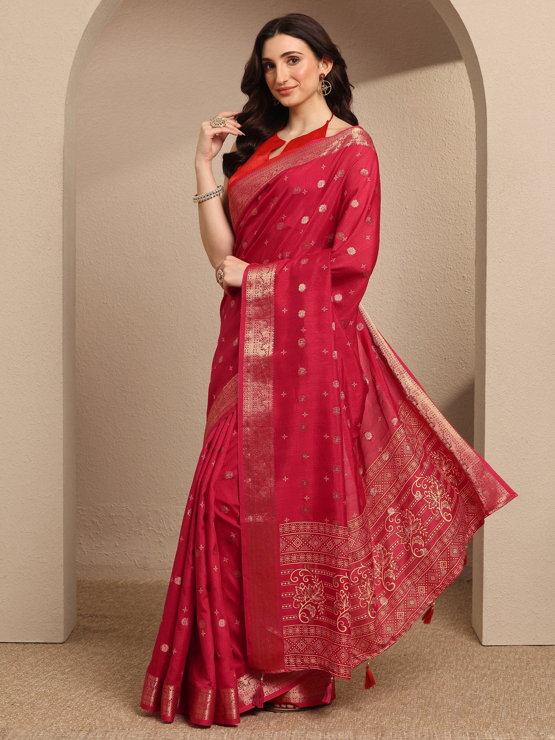 Red Woven Design Banarsi Silk Blend Saree With Unstitched Blouse Piece