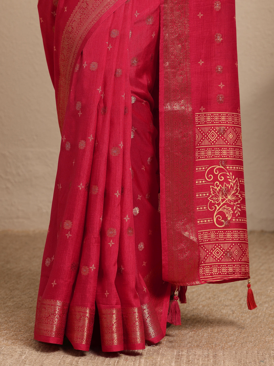 Red Woven Design Banarsi Silk Blend Saree With Unstitched Blouse Piece