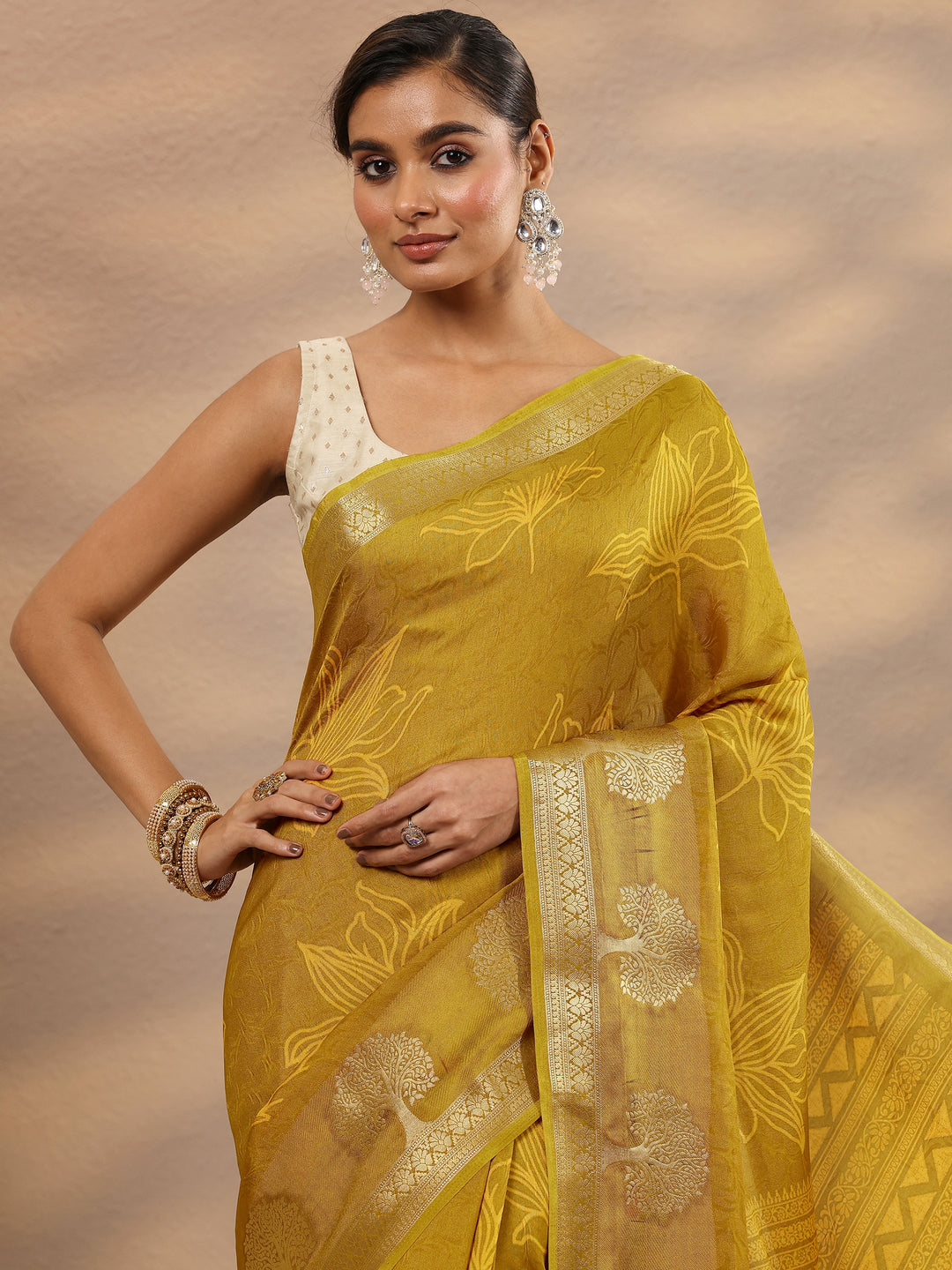 Mustard Embellished Silk Blend Saree With Unstitched Blouse Piece