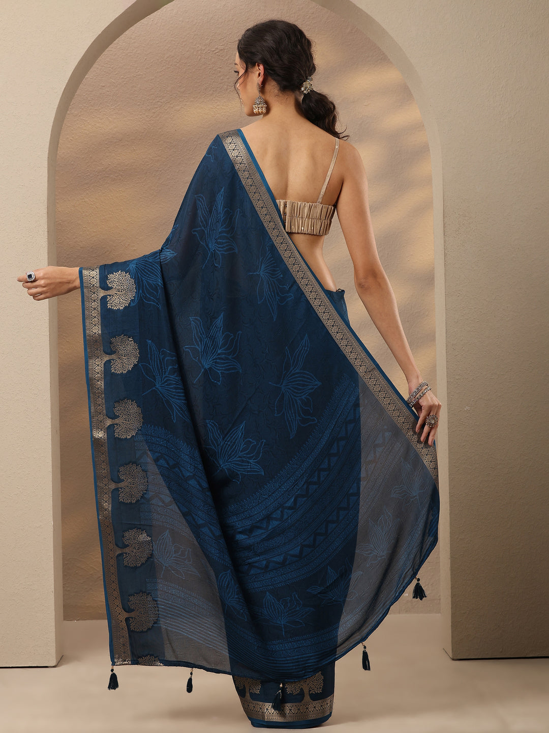 Blue Embellished Silk Blend Saree With Unstitched Blouse Piece