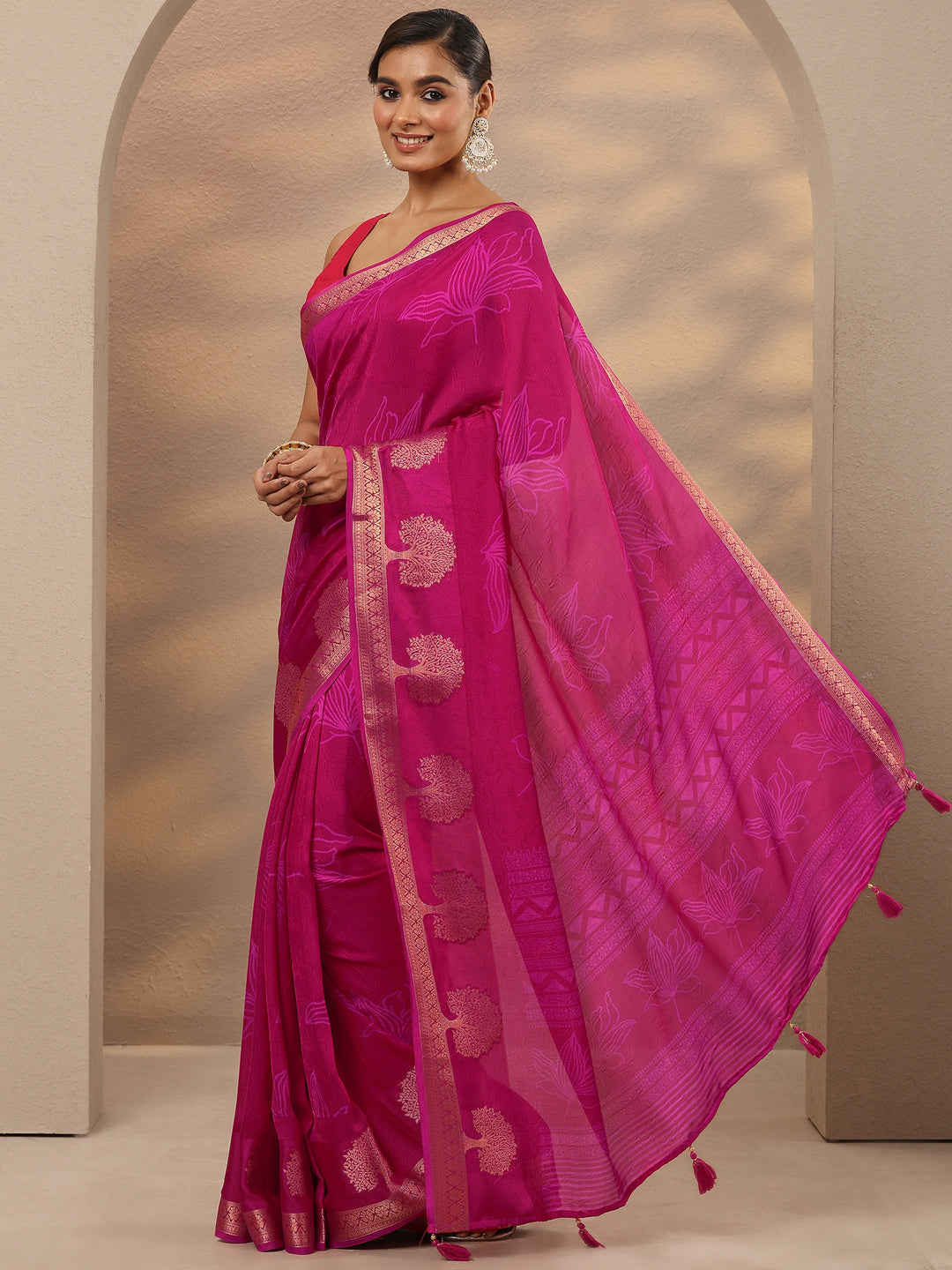 Pink Embellished Silk Blend Saree With Unstitched Blouse Piece