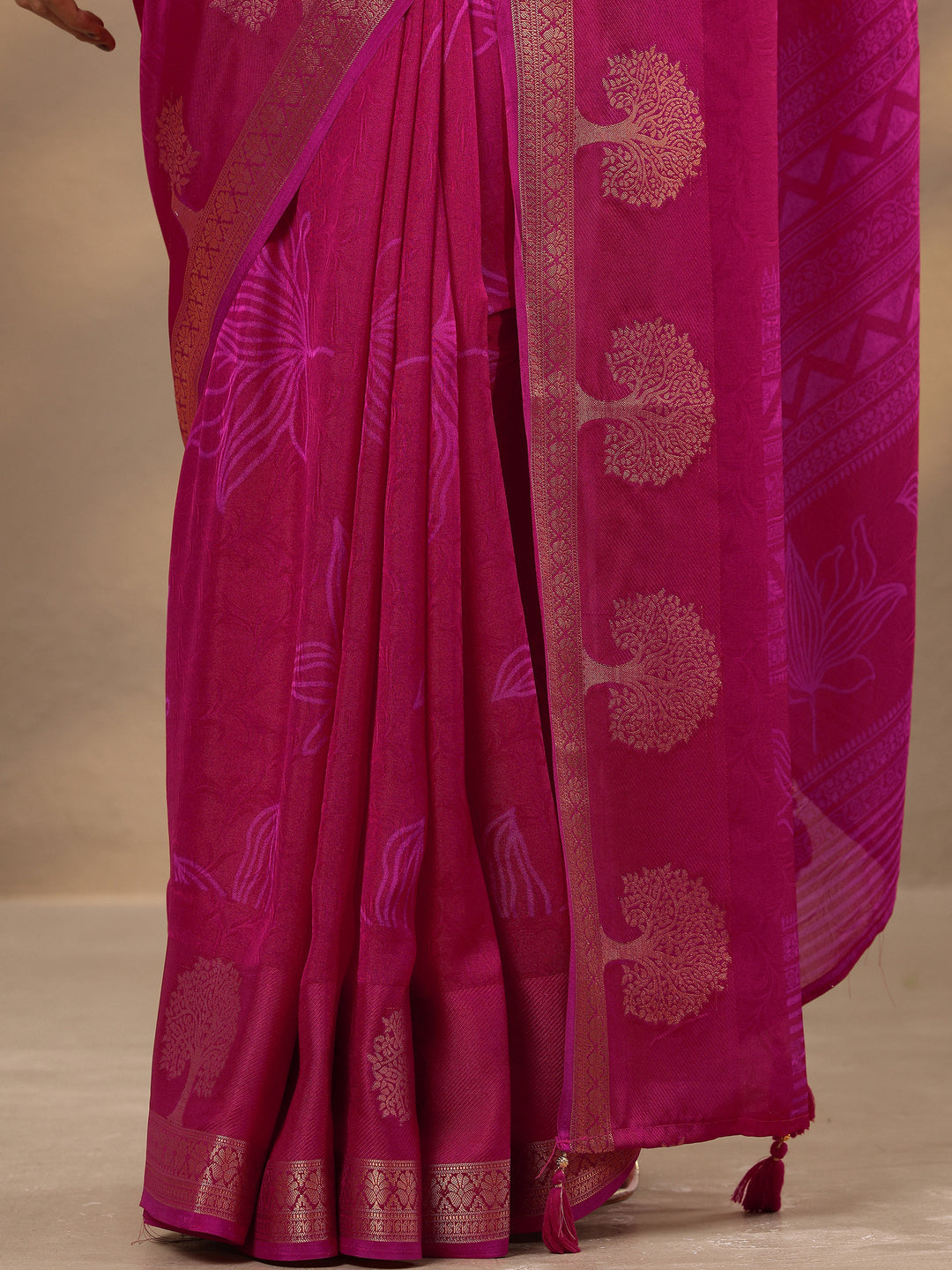 Pink Embellished Silk Blend Saree With Unstitched Blouse Piece