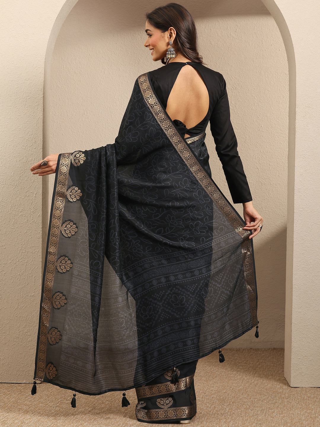 Black Printed Silk Blend Saree With Unstitched Blouse Piece