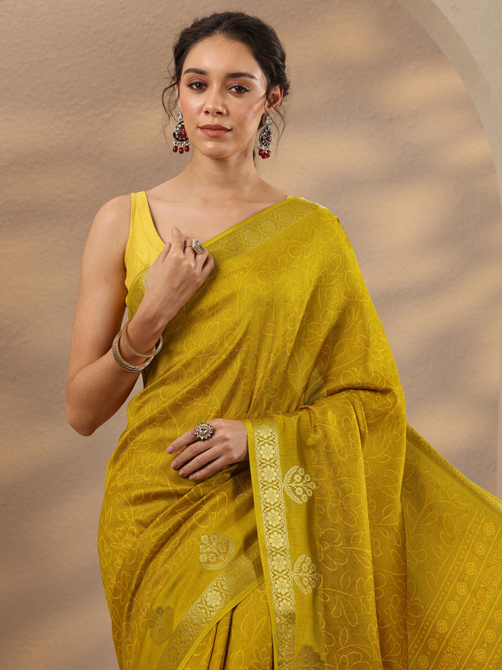 Mustard Printed Silk Blend Saree With Unstitched Blouse Piece