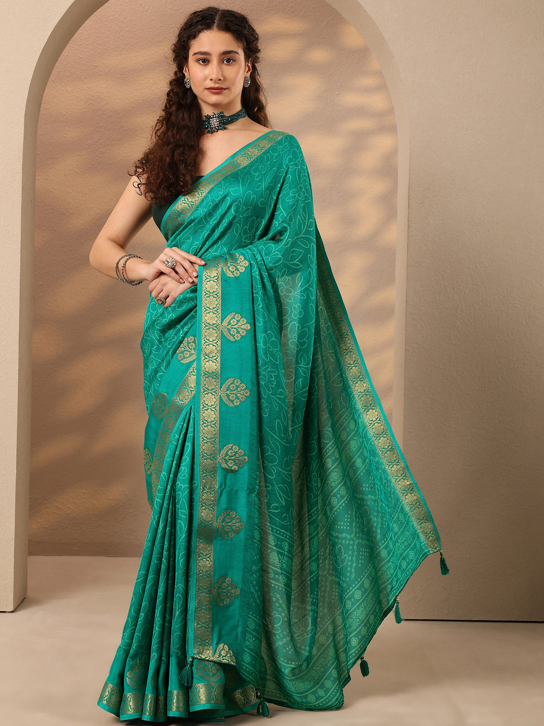 Green Printed Silk Blend Saree With Unstitched Blouse Piece