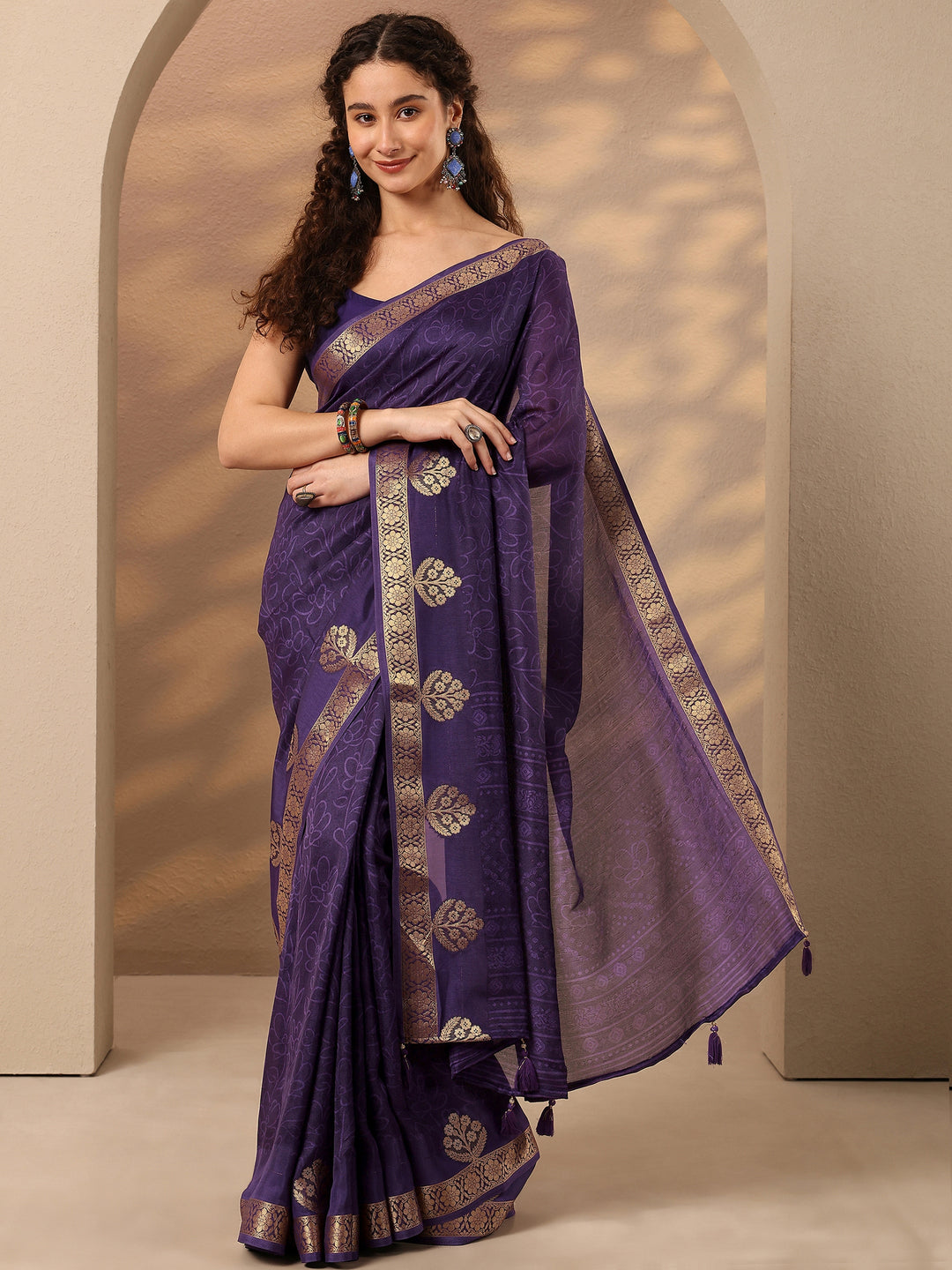 Purple Printed Silk Blend Saree With Unstitched Blouse Piece