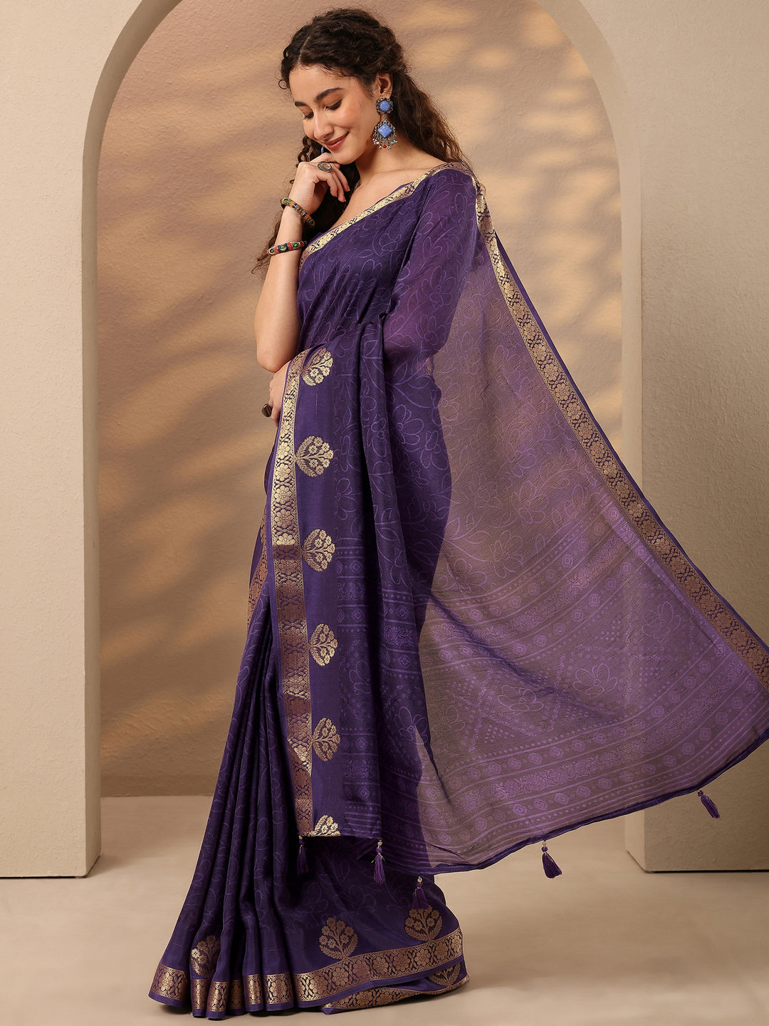 Purple Printed Silk Blend Saree With Unstitched Blouse Piece