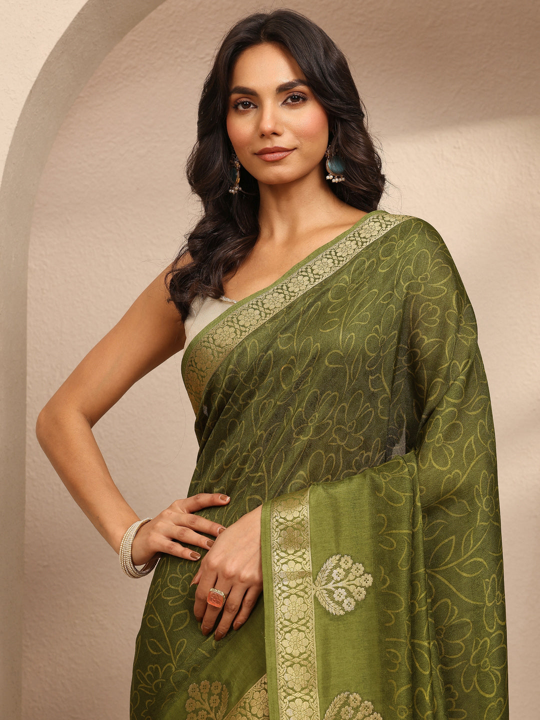 Green Printed Silk Blend Saree With Unstitched Blouse Piece