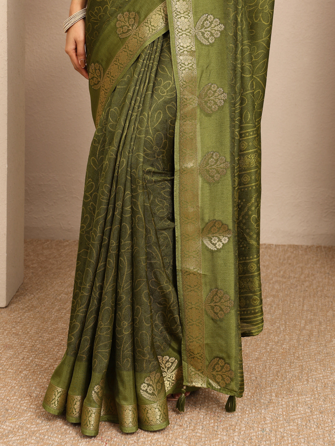 Green Printed Silk Blend Saree With Unstitched Blouse Piece