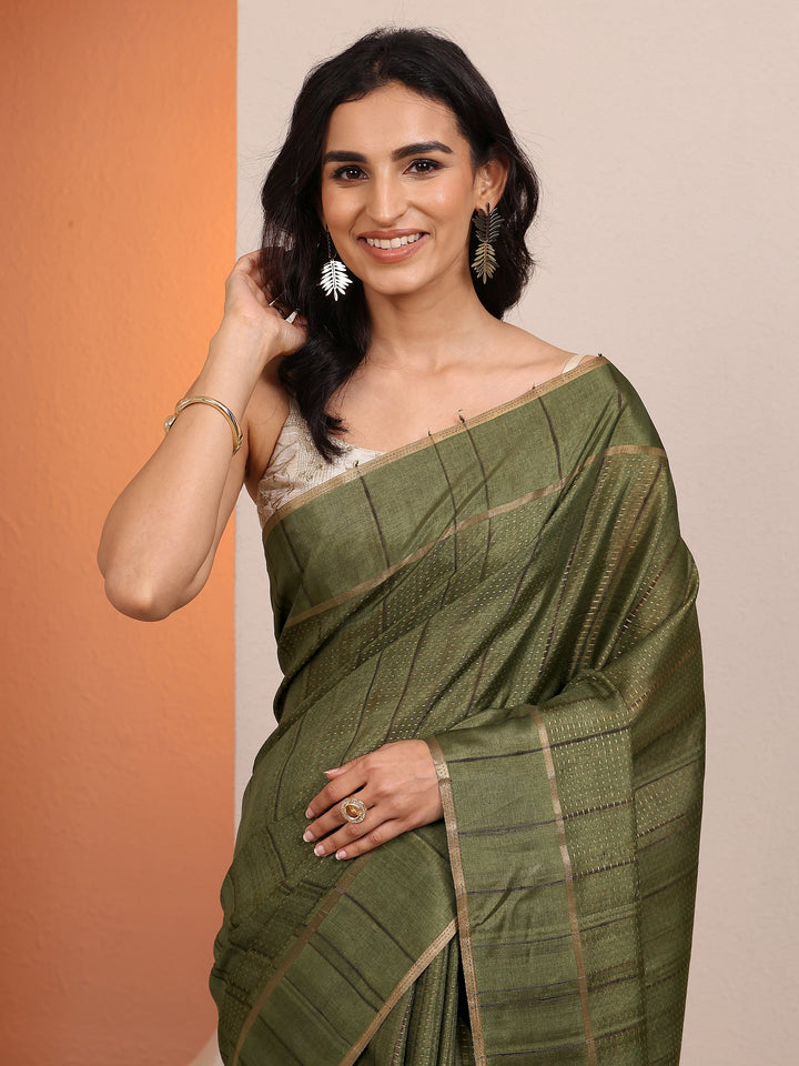 Green Embellished Silk Blend Saree With Unstitched Blouse Piece