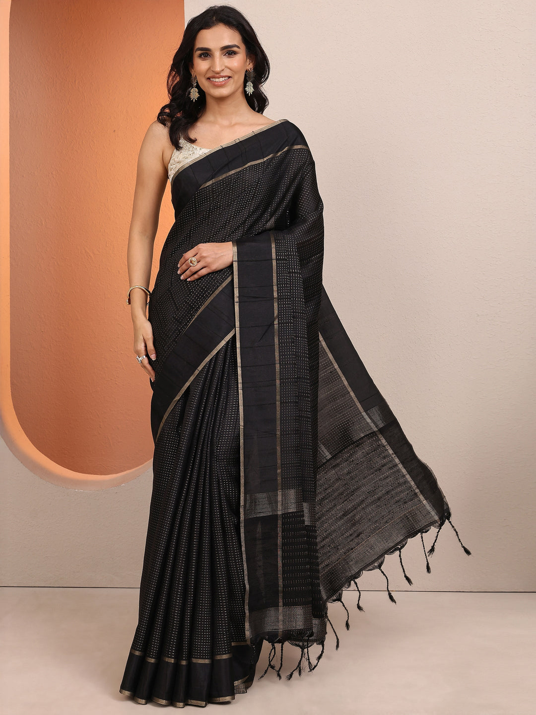 Black Embellished Silk Blend Saree With Unstitched Blouse Piece